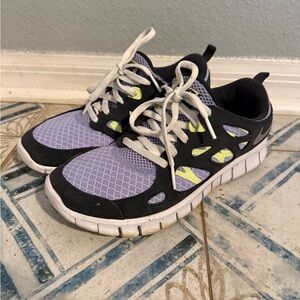 Nike Kids Sneakers in Black and Light Purple